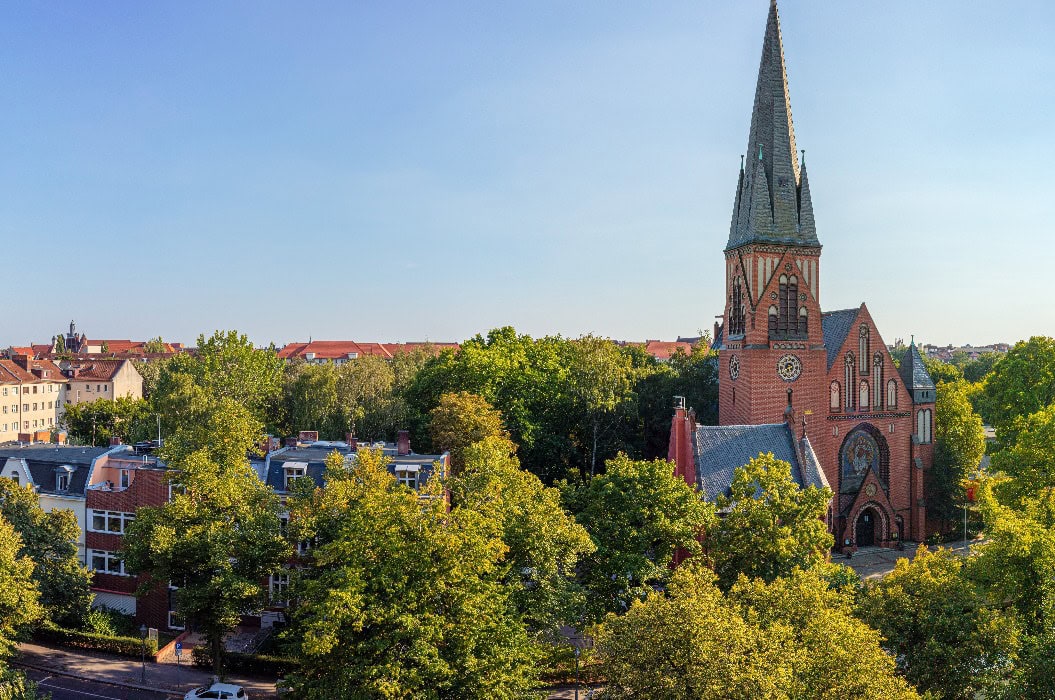 Berlin Wilmersdorf / Wilhelmsaue / Auenkirche Panorama - Berliner Kiez, Wilmersdorfer Panorama, skyline, berliner bezirk, innenstadt, stadtteil, luftaufnahme, grünes berlin, typisch, klassisch, dächer